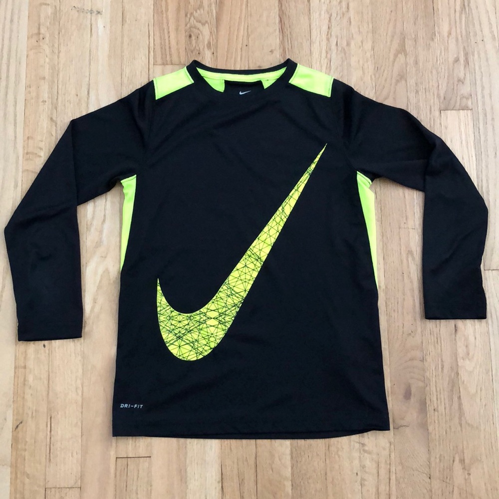 Boys (Big Kids) Nike Dri Fit - SZ M